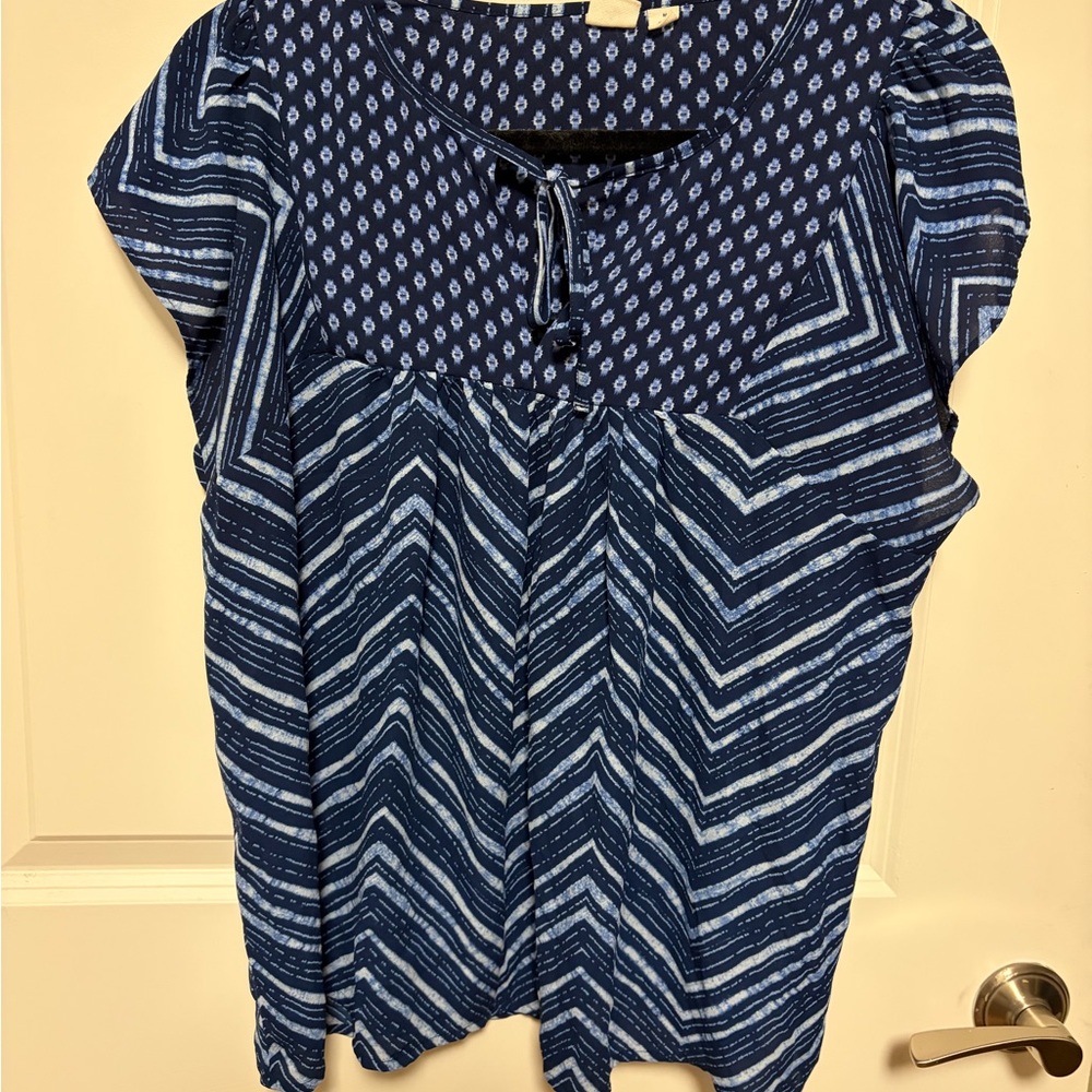GAP Blue and White Patterned Blouse